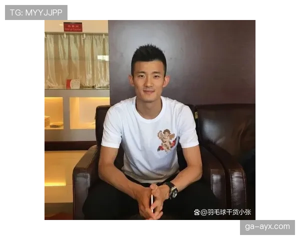 谌龙退役后住进月租五位数的训练基地，每天六点起床遛狗